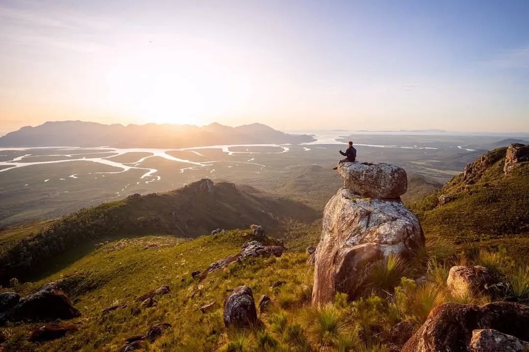 What a shot! Sunrise sequence from the top of the rock 🪨☀️